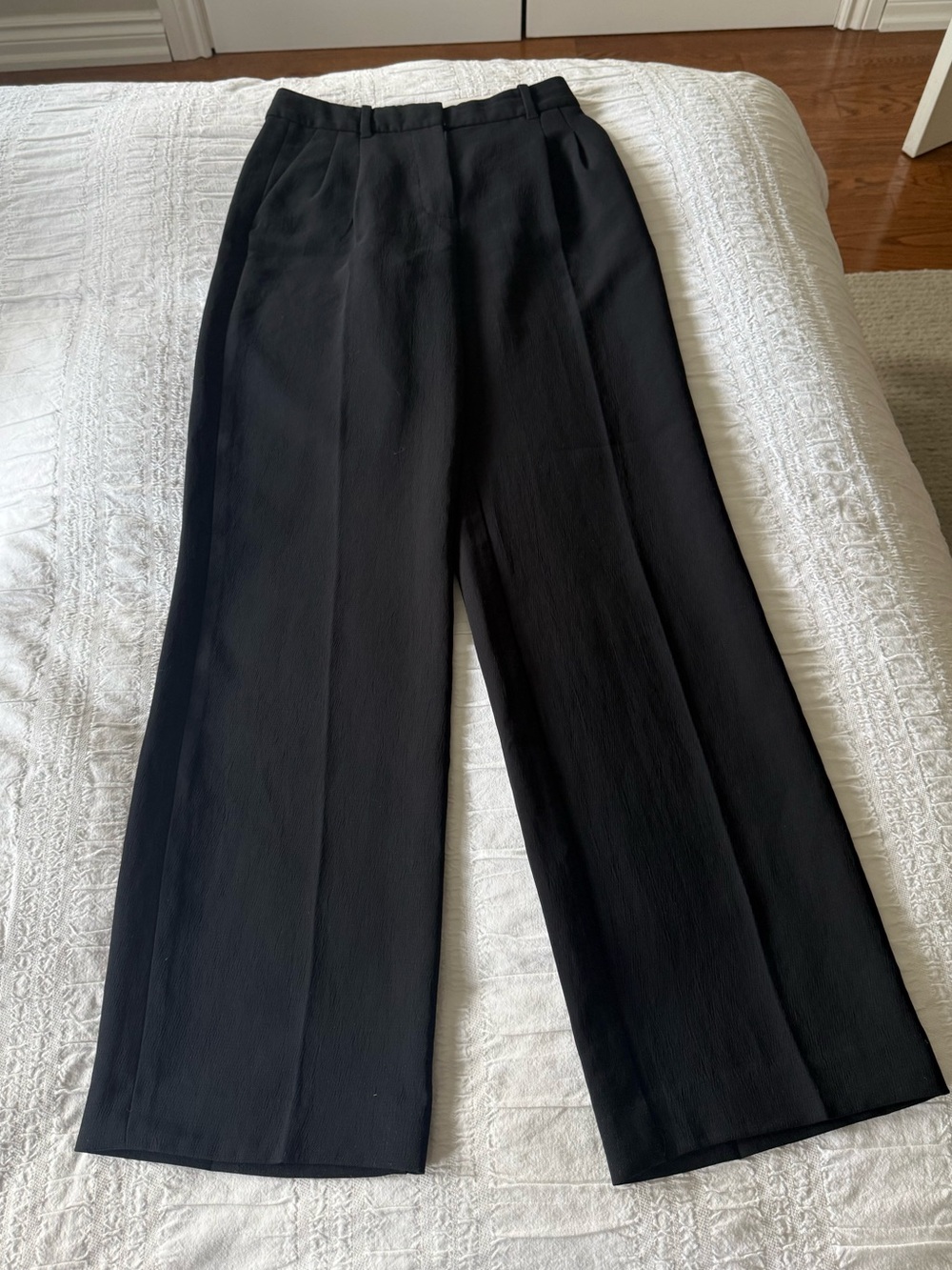 Aritzia Effortless Pant in black